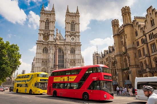 Bus vicino l'Abbazia di Westminster, Londra