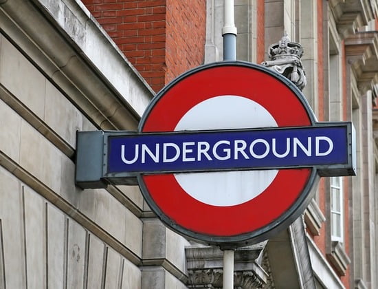 Insegna della metro a Londra