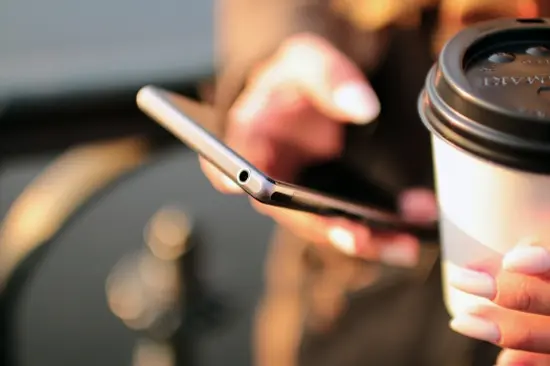 Telefonare e navigare a Londra: SIM, eSIM e roaming