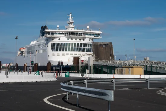 andare a Londra in auto dall’Italia - calais-france-june-23-2017-ship-dover-seaways-waiting-calais-france-cross-channel-important-way-reach-dover-uk-from-mainland