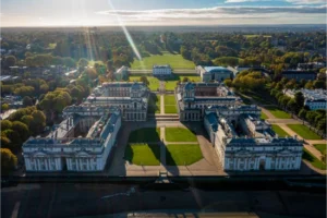 Greenwich in battello e ritorno in DLR: itinerario circolare per vedere Londra da due prospettive