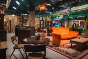 The FRIENDS™ Experience a Londra: guida a “The One in London”, tra Central Perk, ExCeL e nostalgia anni ’90