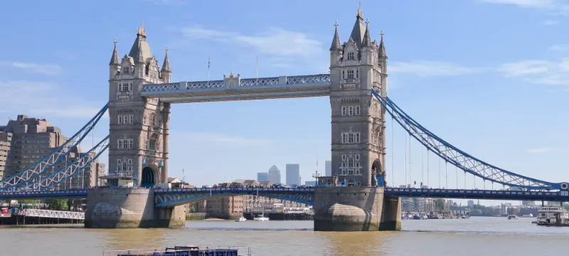Tower Bridge di Londra, un ponte mobile sul fiume Tamigi